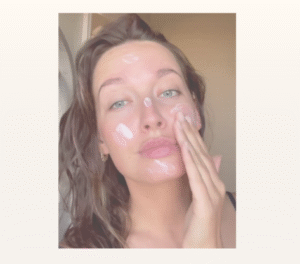 Our-guide-of-how-to-apply-fake-tan-to-your-face