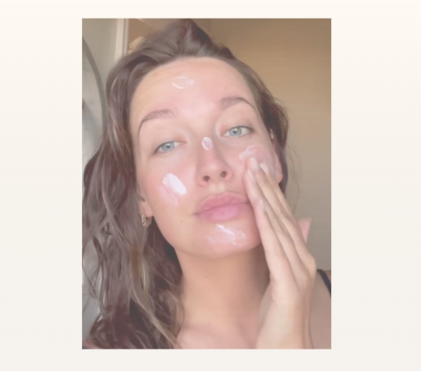 Our-guide-of-how-to-apply-fake-tan-to-your-face